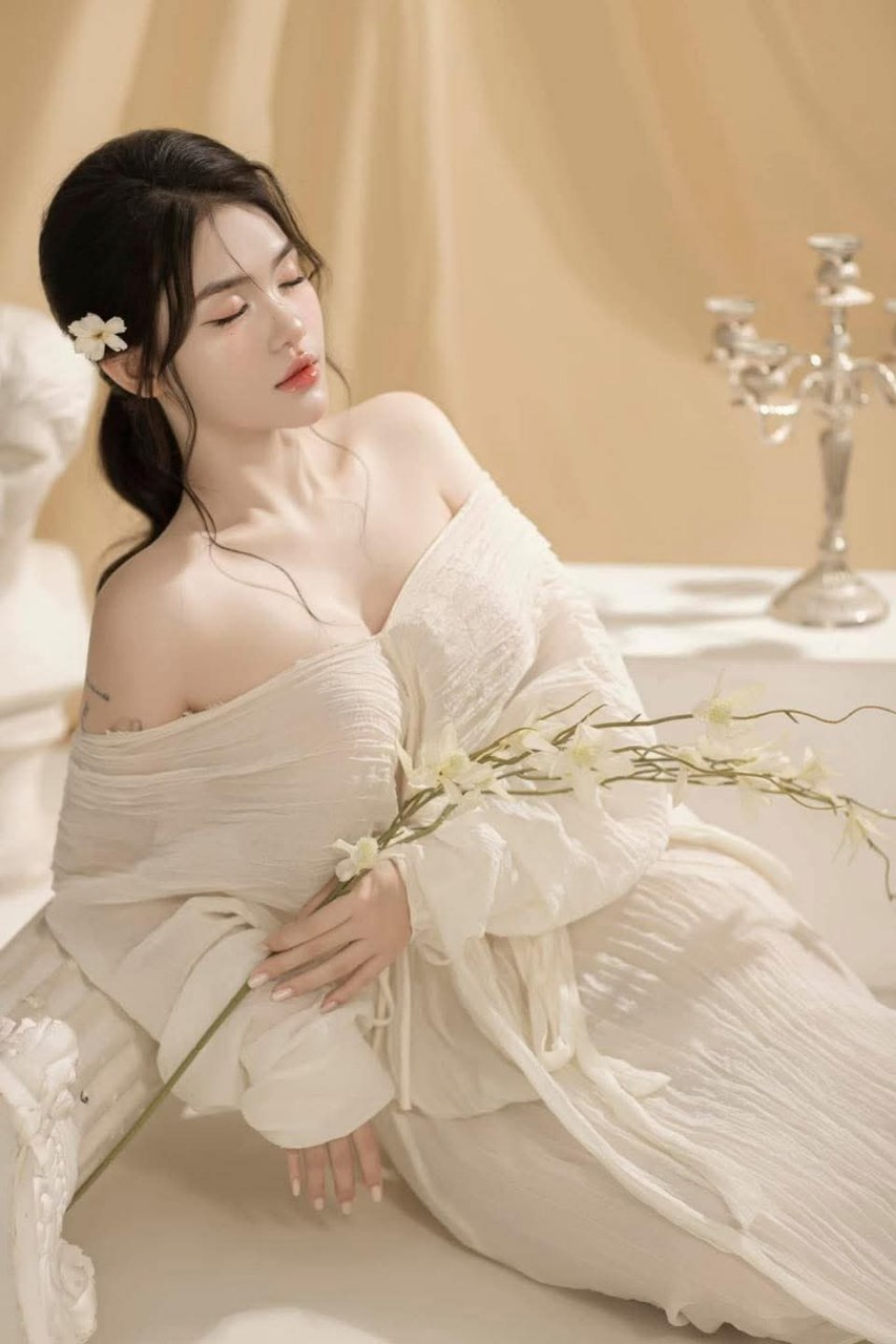 Hẹn hò với bạn thân của bạn gái tôi, bạn trai cô ấy vẫn đang học ở một thành phố khác